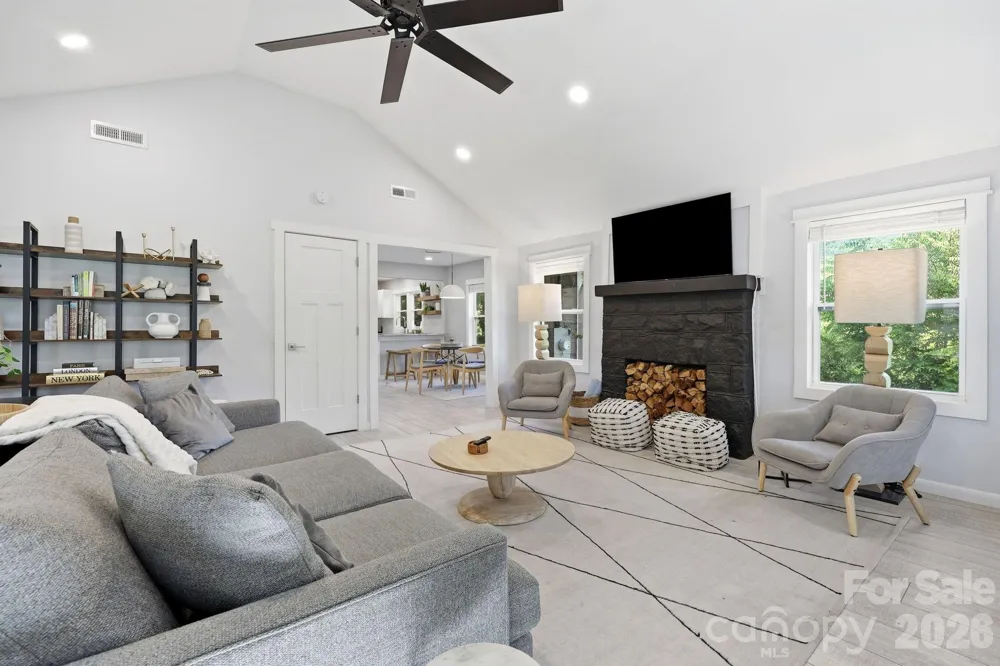 15 Old Fort Road Fairview, NC 28730