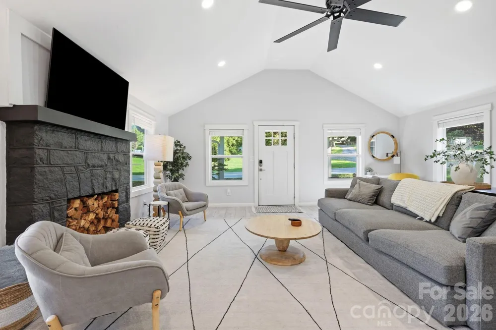 15 Old Fort Road Fairview, NC 28730