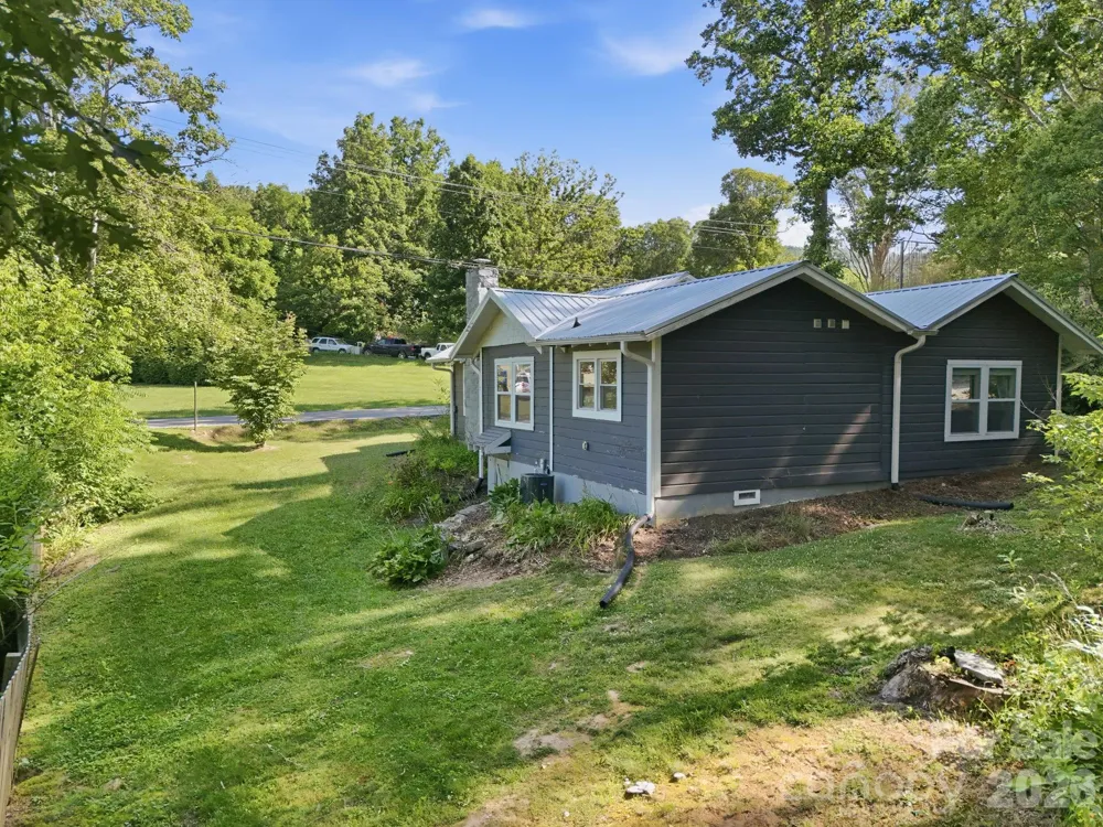 15 Old Fort Road Fairview, NC 28730