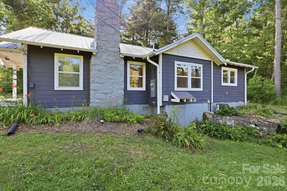 15 Old Fort Road Fairview, NC 28730