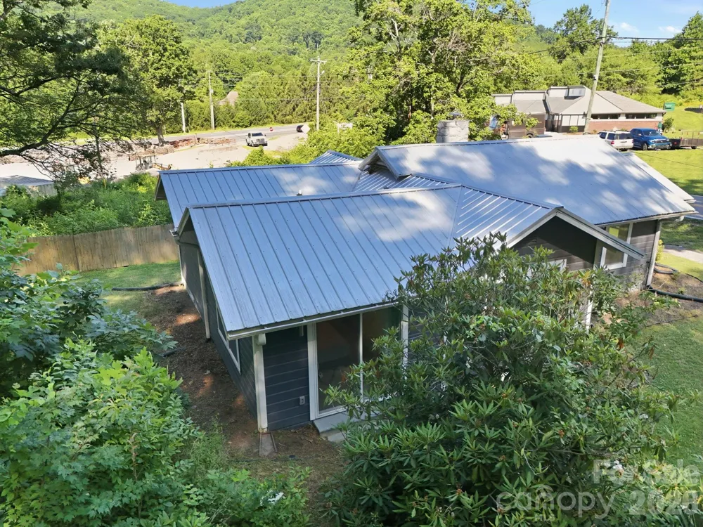 15 Old Fort Road Fairview, NC 28730