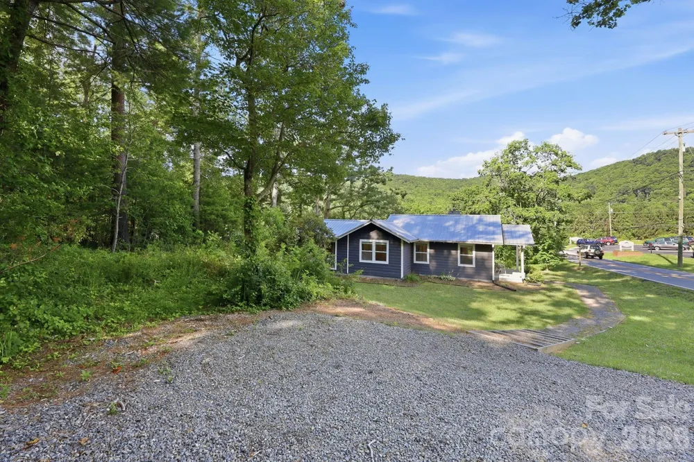 15 Old Fort Road Fairview, NC 28730