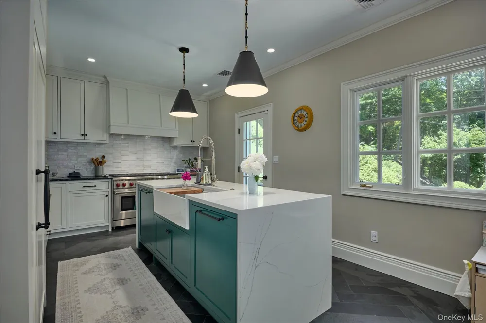 32 Lookout Road Tuxedo Park, NY 10987