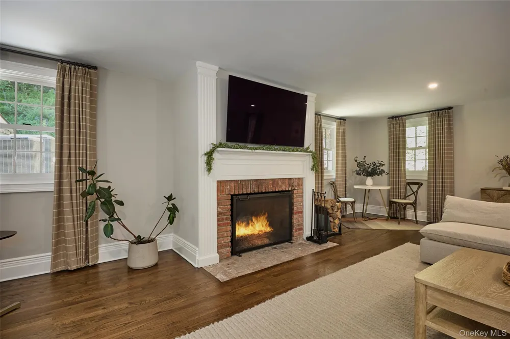32 Lookout Road Tuxedo Park, NY 10987