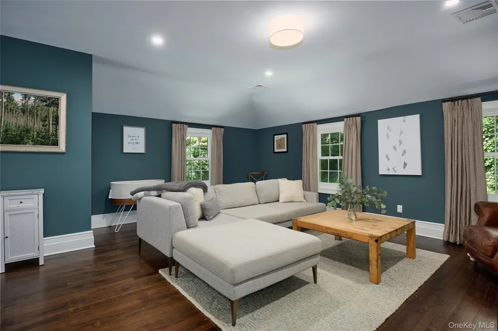 32 Lookout Road Tuxedo Park, NY 10987