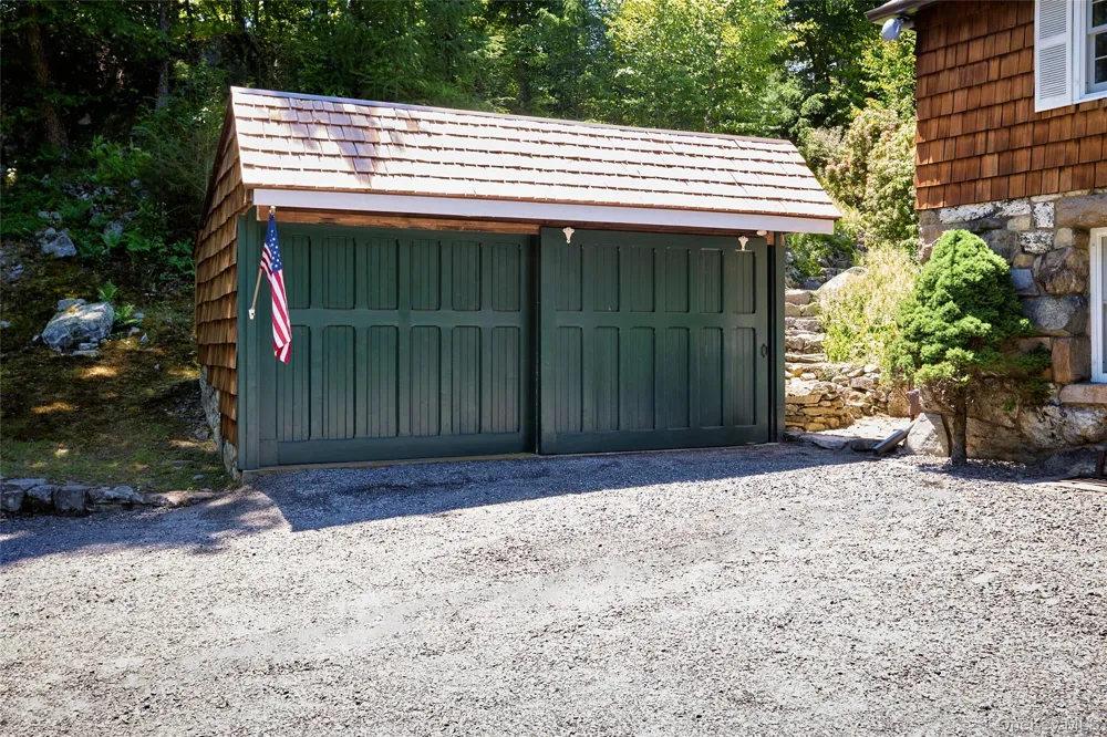 32 Lookout Road Tuxedo Park, NY 10987