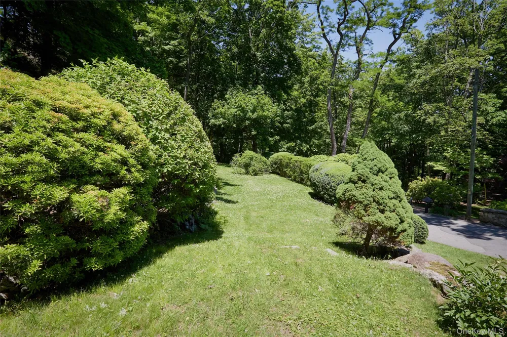 32 Lookout Road Tuxedo Park, NY 10987