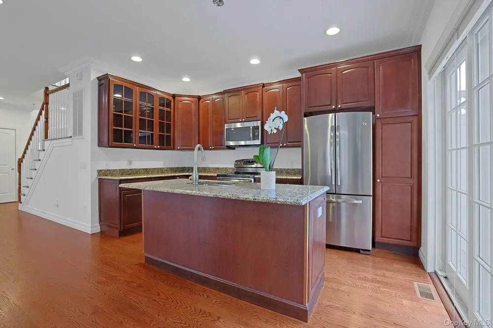 15 Hidden Ridge Court Scarsdale, NY 10583