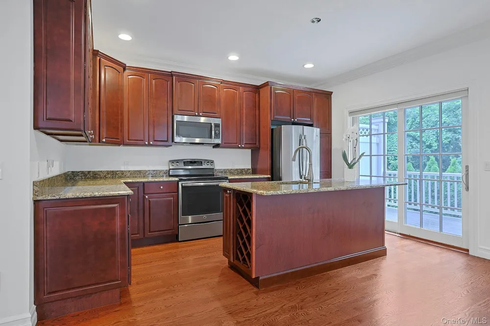 15 Hidden Ridge Court Scarsdale, NY 10583