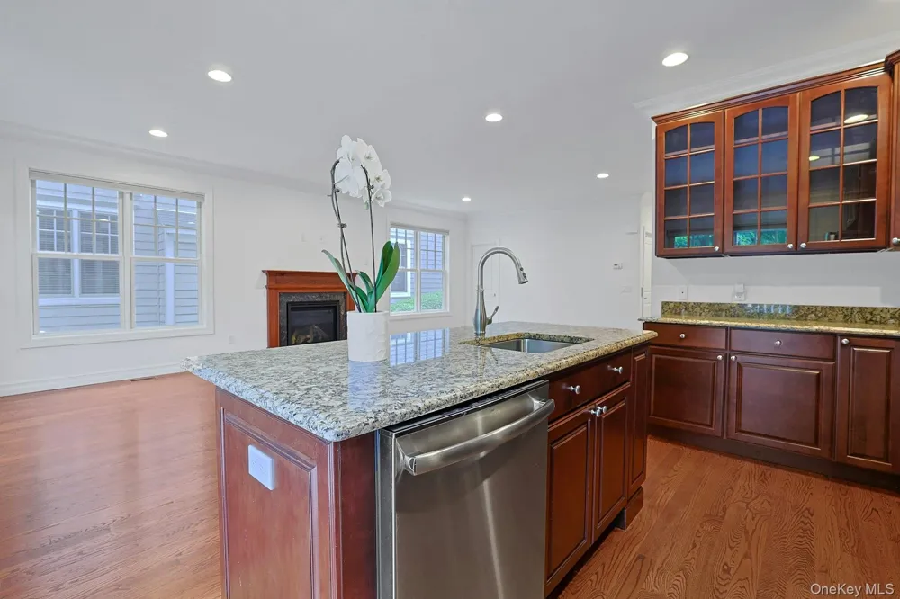15 Hidden Ridge Court Scarsdale, NY 10583