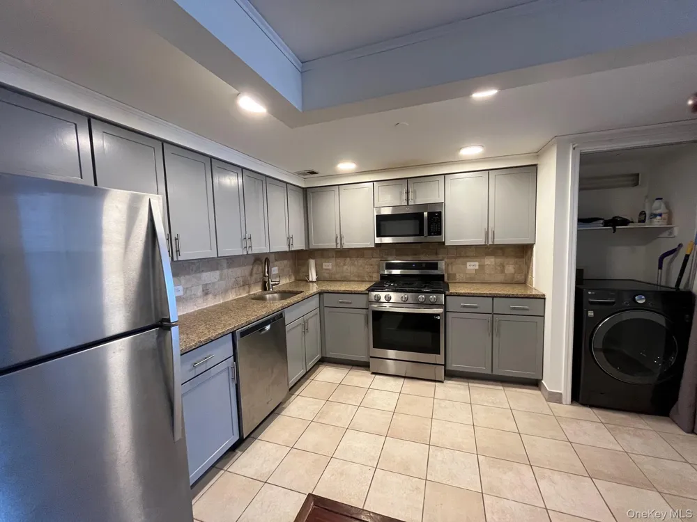 143-41 84th Drive #6E Briarwood, NY 11435