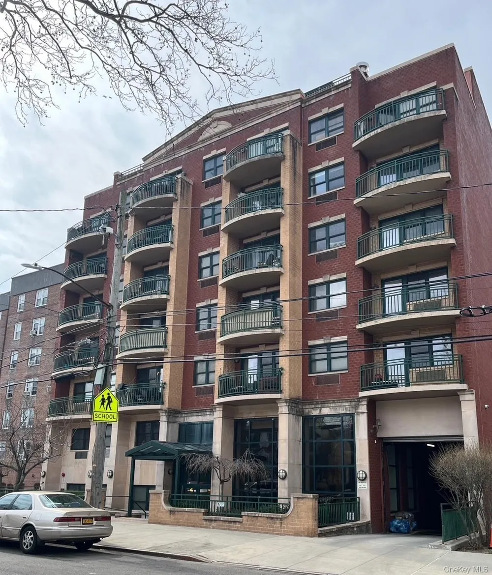 143-41 84th Drive #6E Briarwood, NY 11435