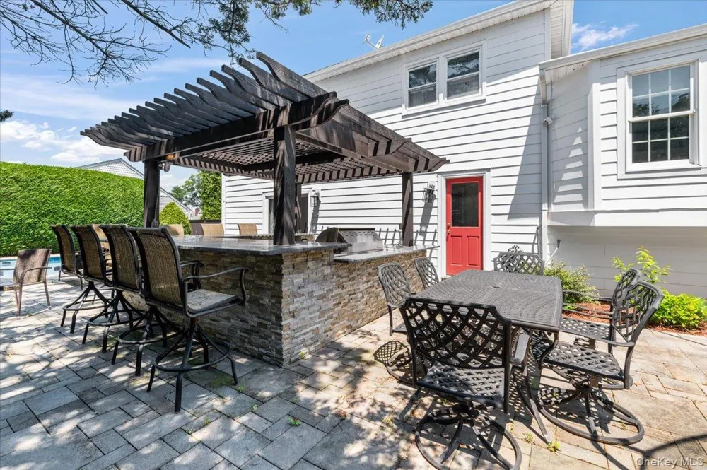 100 Cabot Road Massapequa, NY 11758