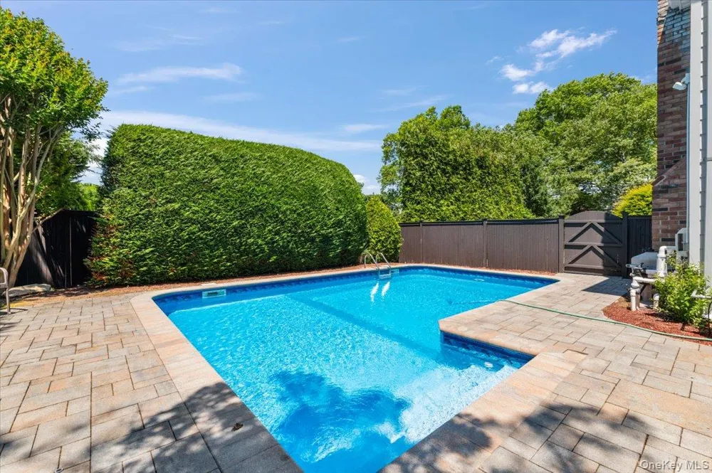 100 Cabot Road Massapequa, NY 11758