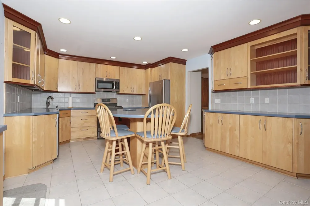 150 Schweizer Lane Bardonia, NY 10954