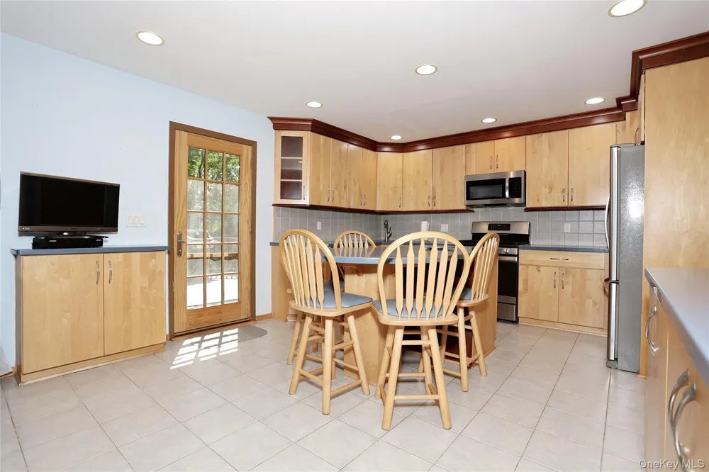 150 Schweizer Lane Bardonia, NY 10954