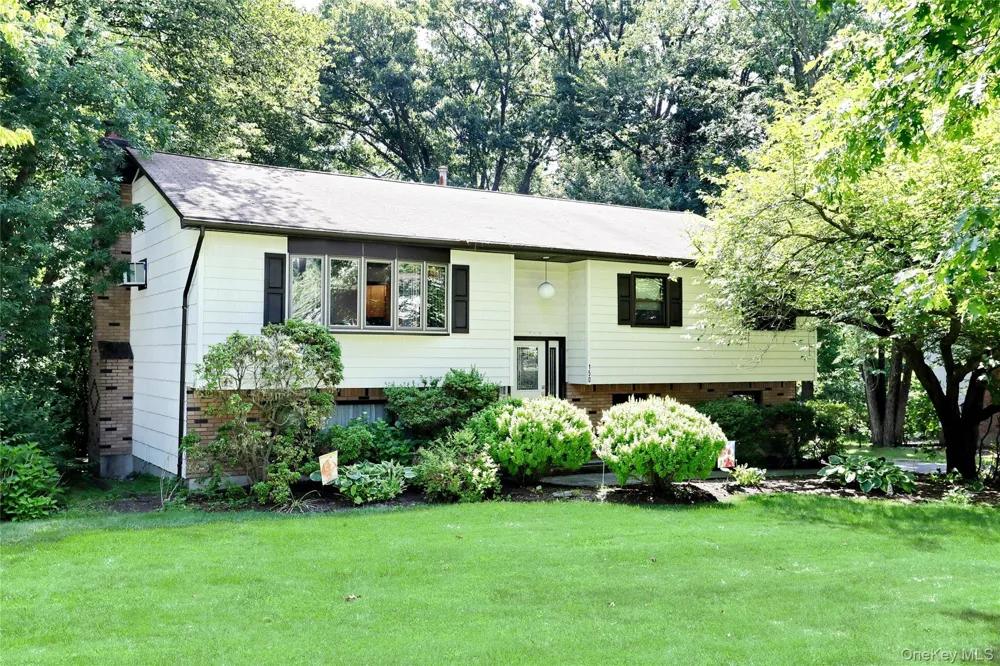 150 Schweizer Lane Bardonia, NY 10954