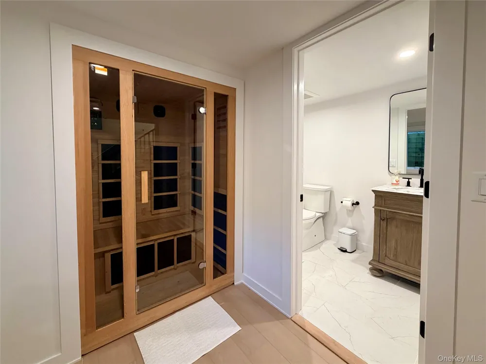 7 Midhampton Court Quogue, NY 11959