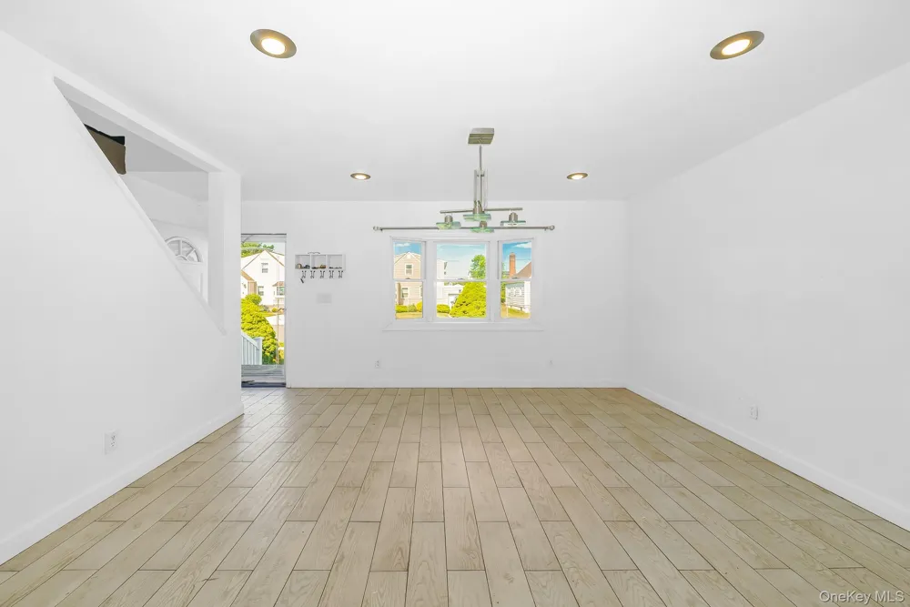 21 Lido Parkway Lindenhurst, NY 11757
