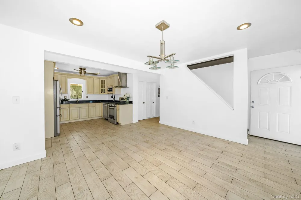 21 Lido Parkway Lindenhurst, NY 11757