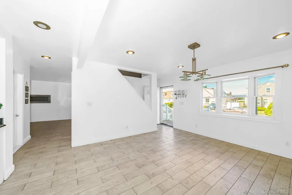 21 Lido Parkway Lindenhurst, NY 11757