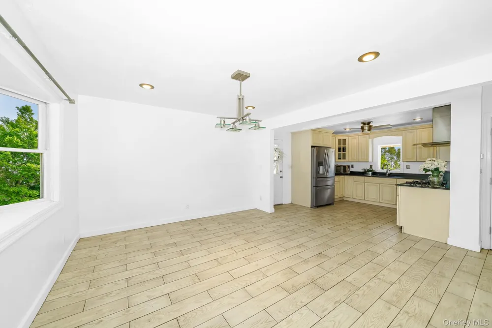 21 Lido Parkway Lindenhurst, NY 11757