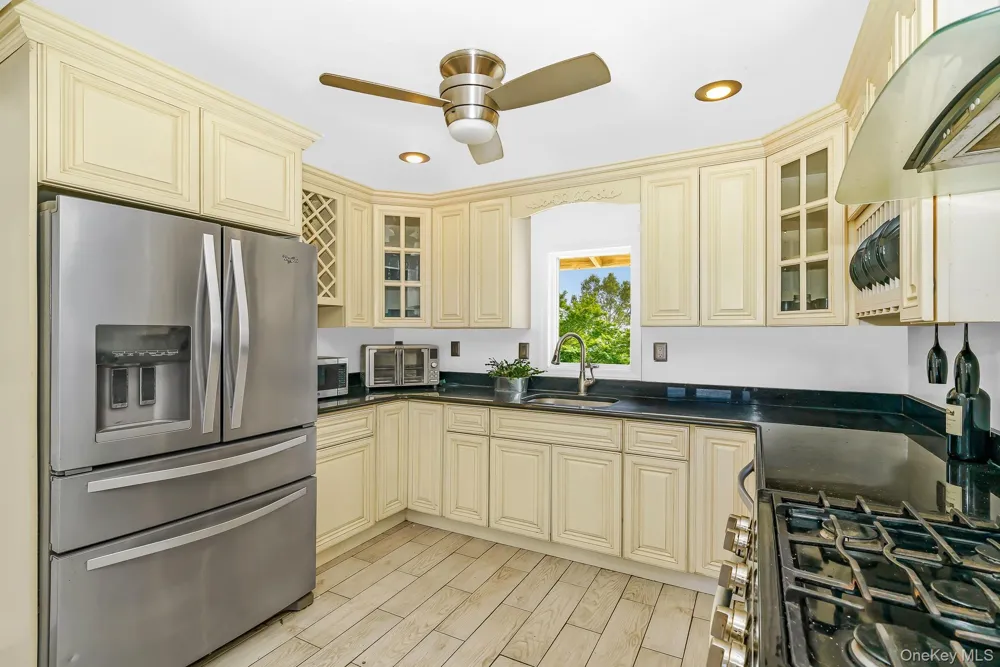 21 Lido Parkway Lindenhurst, NY 11757