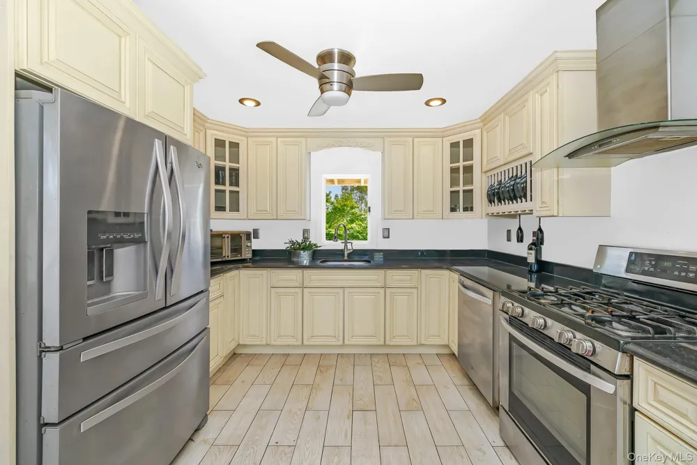 21 Lido Parkway Lindenhurst, NY 11757