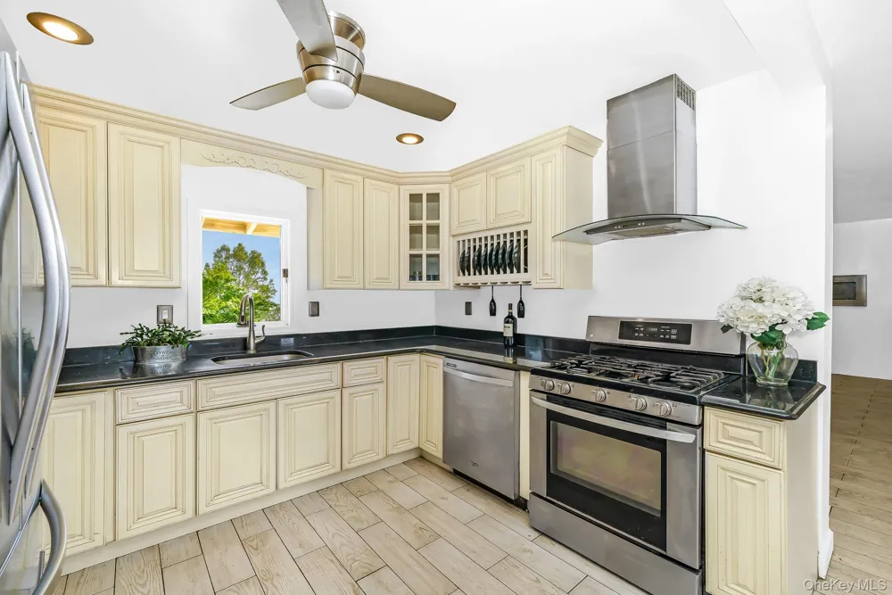 21 Lido Parkway Lindenhurst, NY 11757