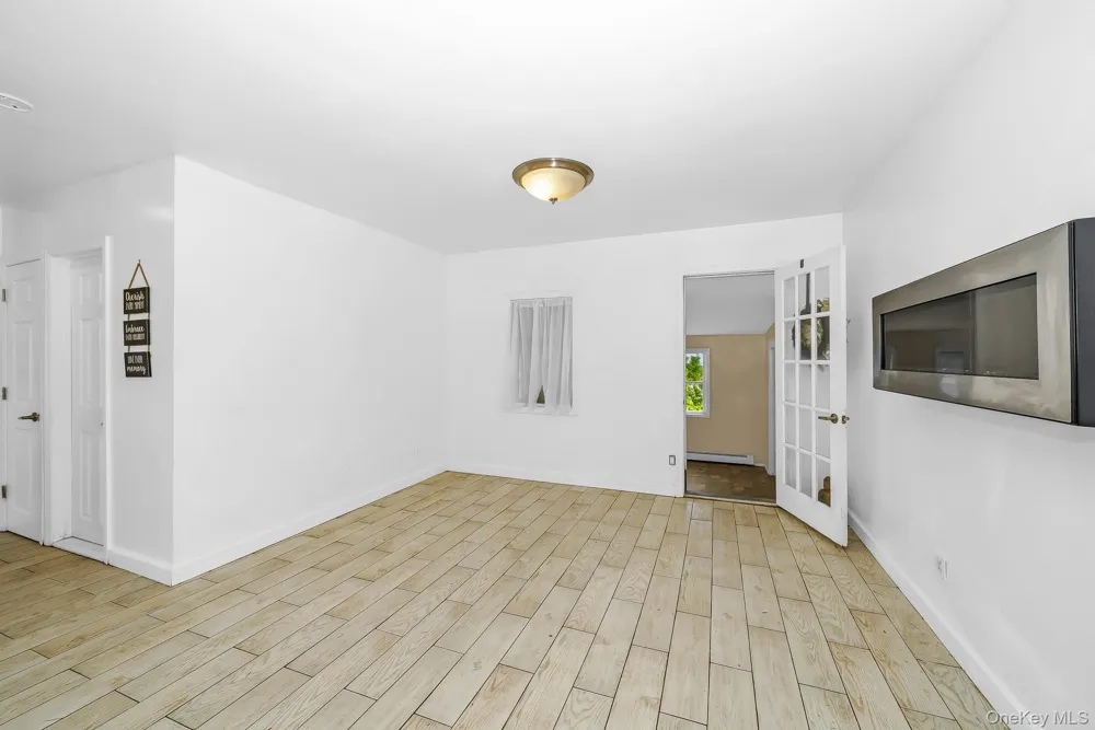 21 Lido Parkway Lindenhurst, NY 11757