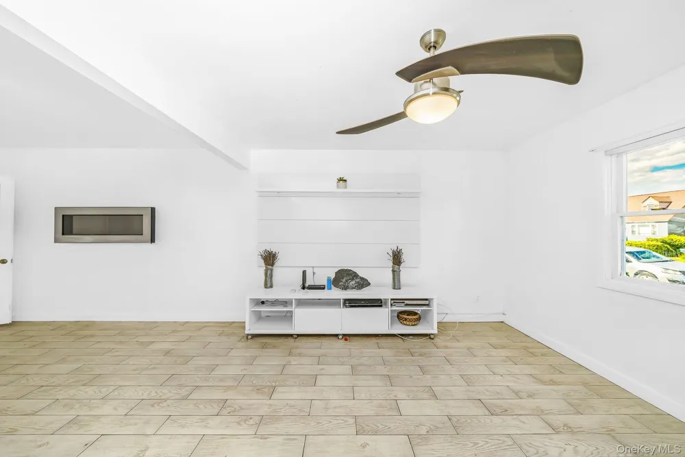 21 Lido Parkway Lindenhurst, NY 11757