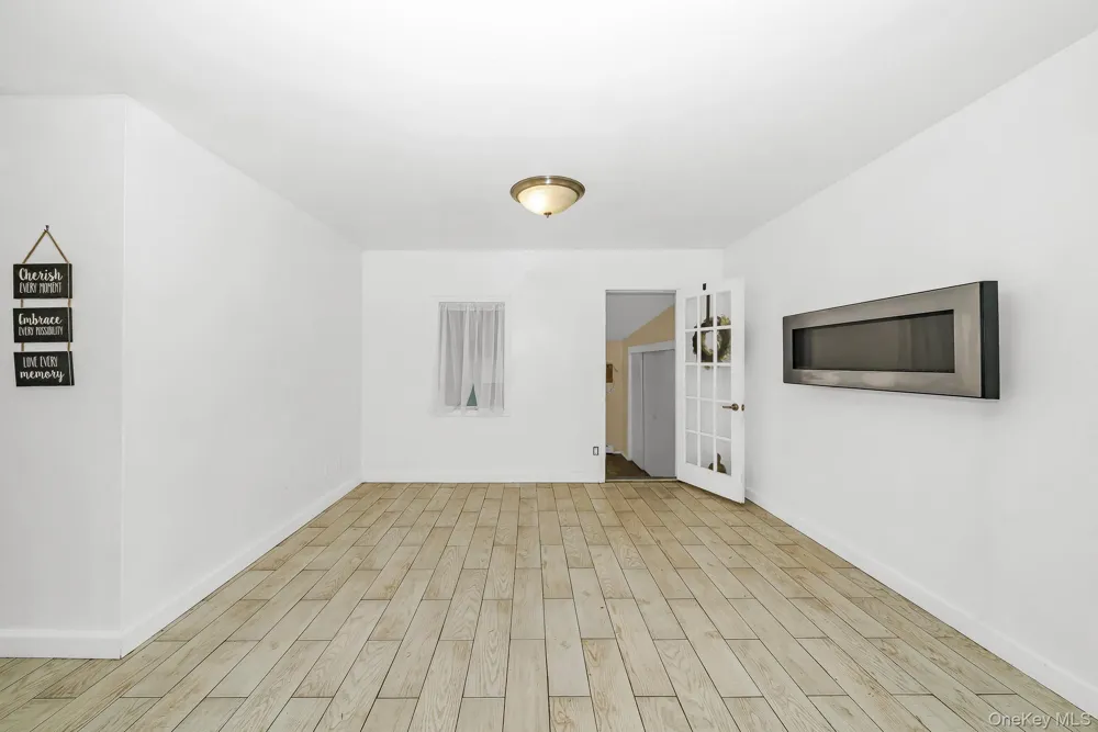 21 Lido Parkway Lindenhurst, NY 11757