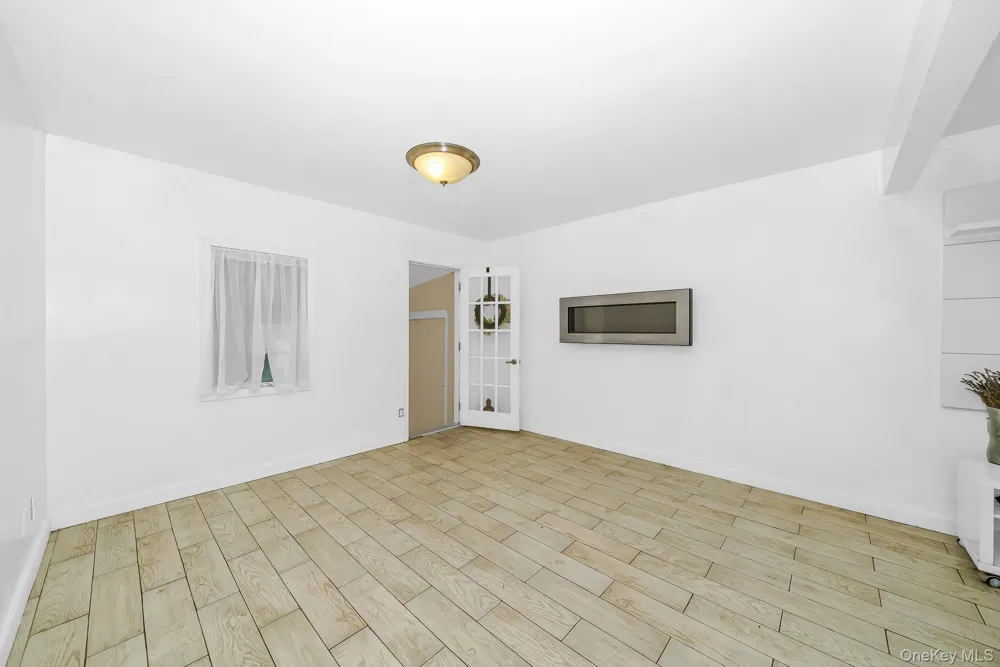 21 Lido Parkway Lindenhurst, NY 11757