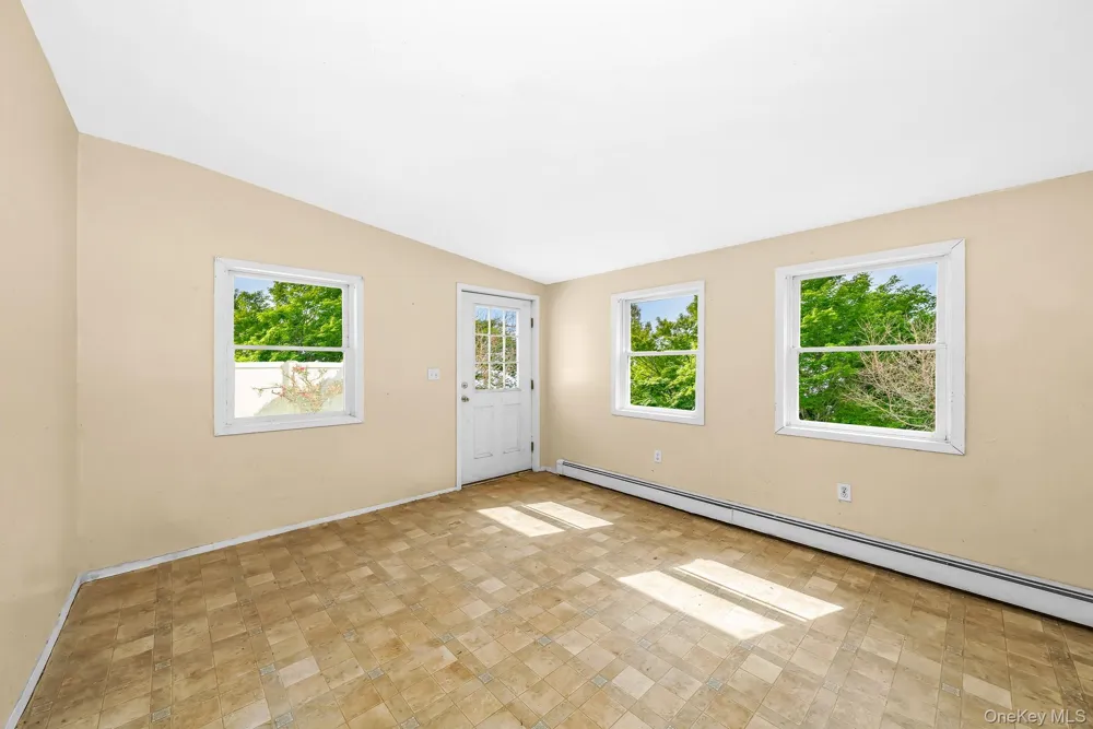 21 Lido Parkway Lindenhurst, NY 11757
