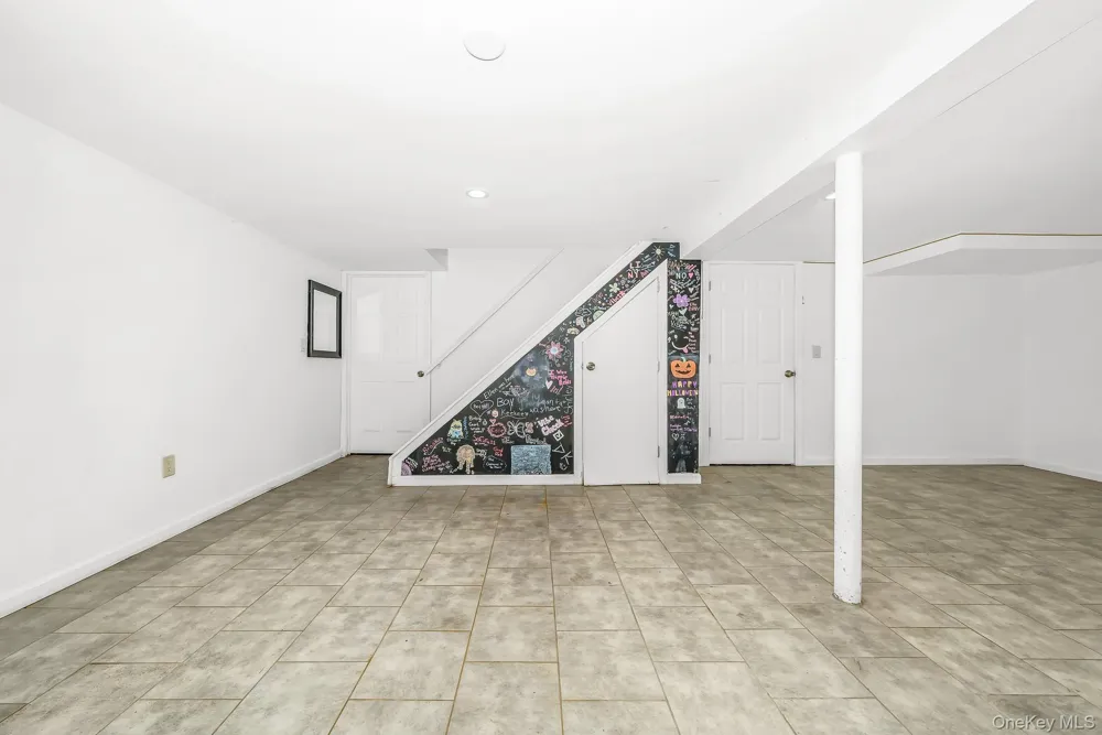 21 Lido Parkway Lindenhurst, NY 11757