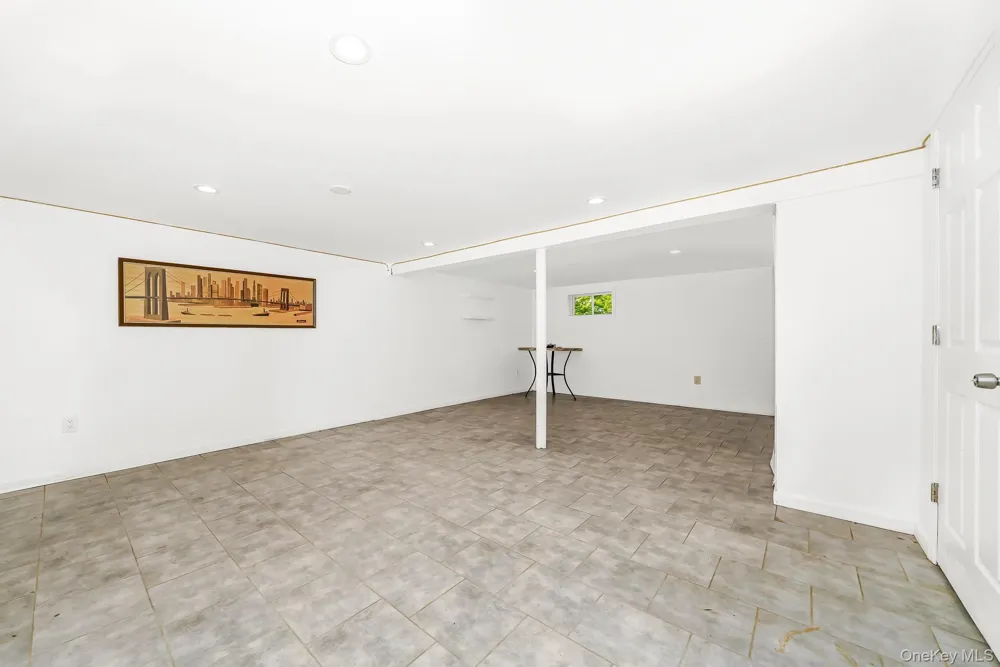 21 Lido Parkway Lindenhurst, NY 11757