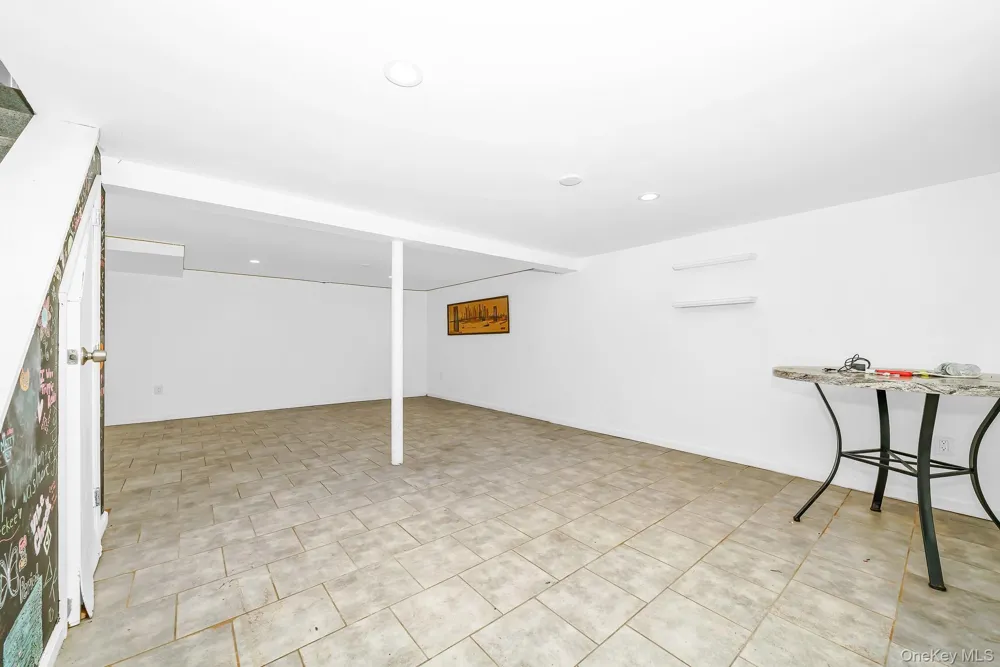 21 Lido Parkway Lindenhurst, NY 11757