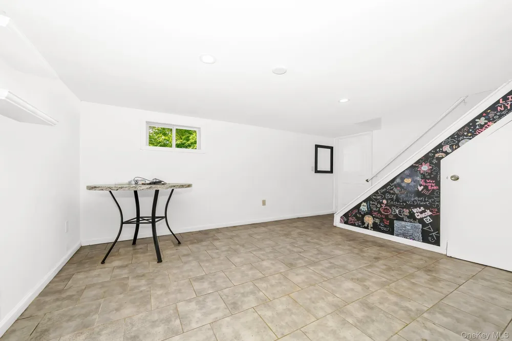 21 Lido Parkway Lindenhurst, NY 11757