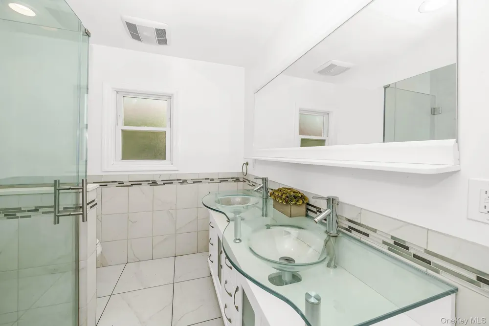 21 Lido Parkway Lindenhurst, NY 11757