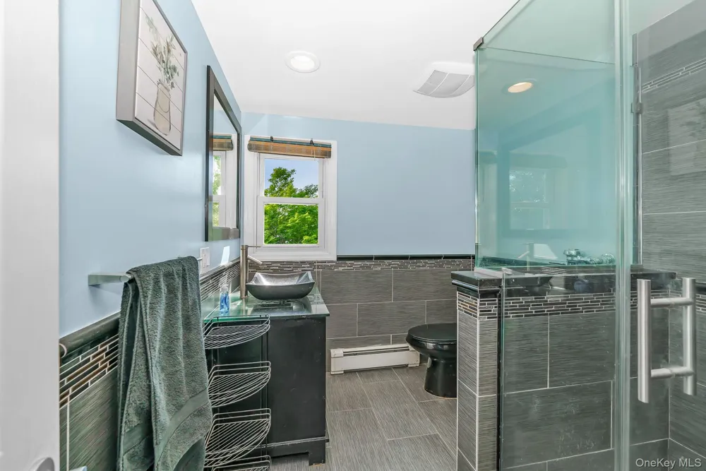 21 Lido Parkway Lindenhurst, NY 11757