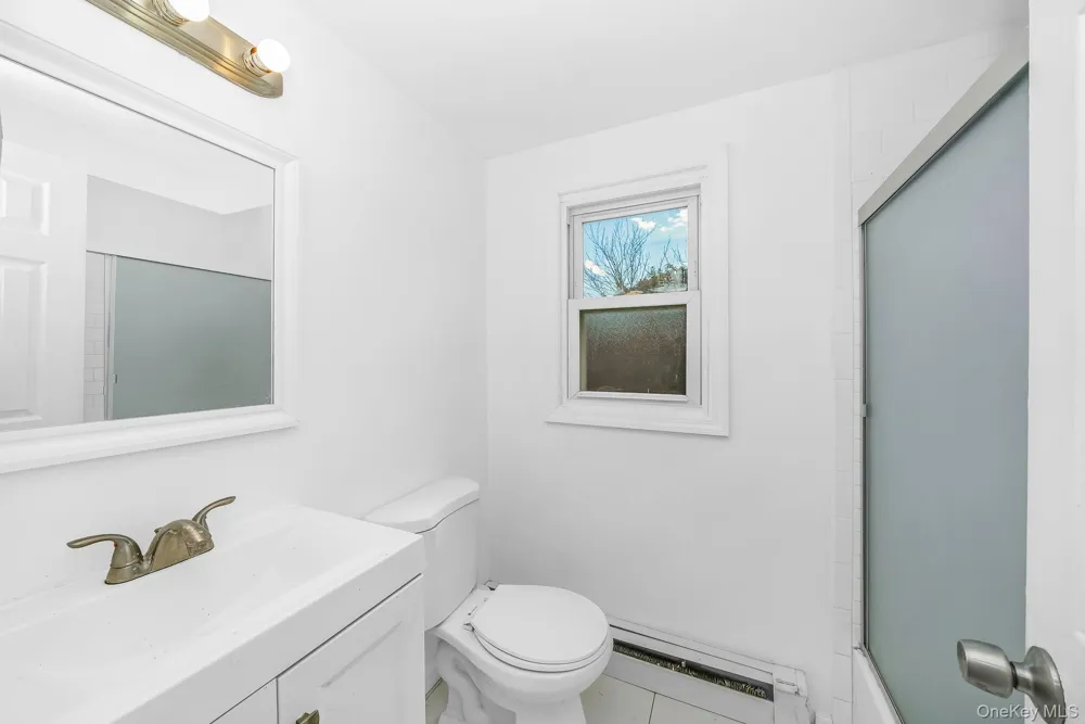21 Lido Parkway Lindenhurst, NY 11757