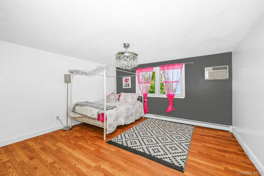 21 Lido Parkway Lindenhurst, NY 11757