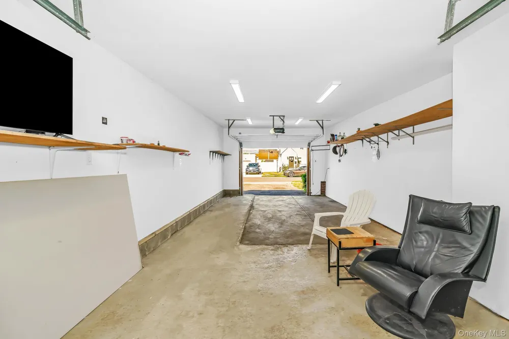 21 Lido Parkway Lindenhurst, NY 11757