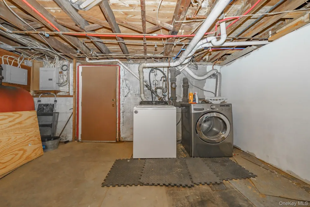 21 Lido Parkway Lindenhurst, NY 11757