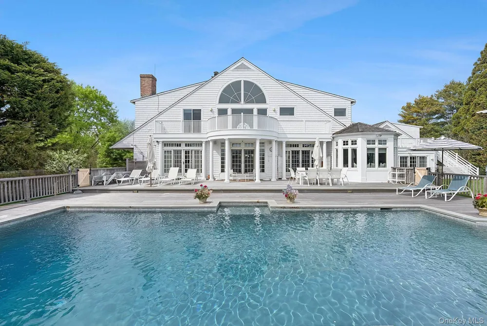 59 Farm Field Road Bridgehampton, NY 11932