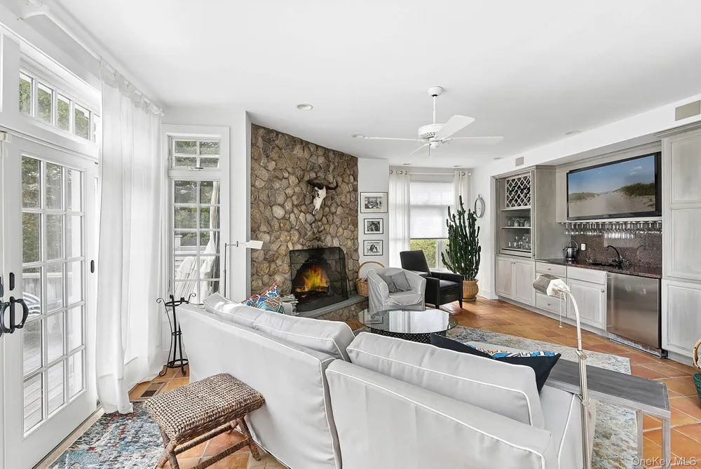 59 Farm Field Road Bridgehampton, NY 11932