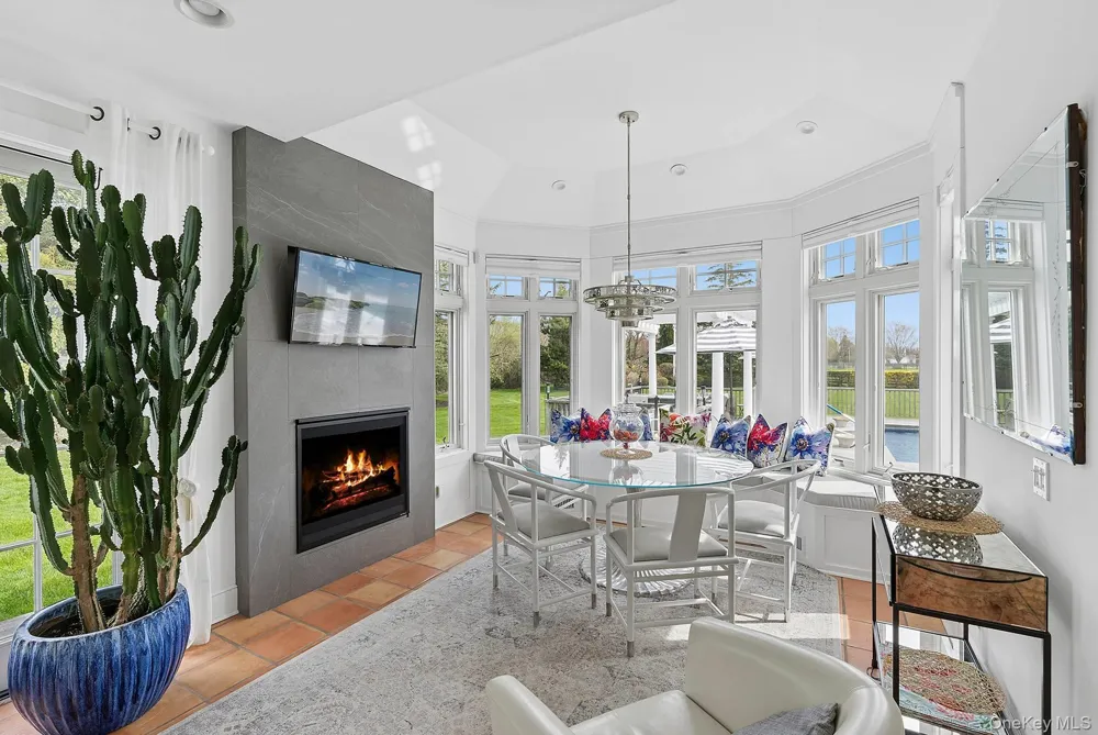 59 Farm Field Road Bridgehampton, NY 11932