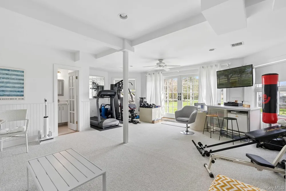 59 Farm Field Road Bridgehampton, NY 11932