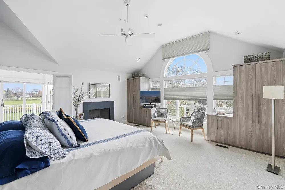 59 Farm Field Road Bridgehampton, NY 11932