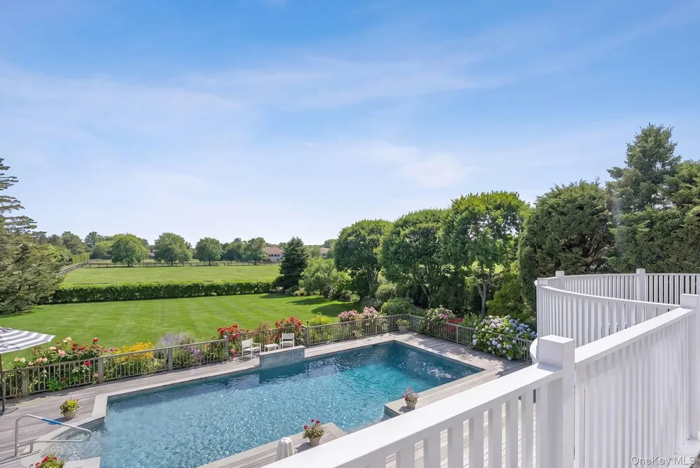 59 Farm Field Road Bridgehampton, NY 11932